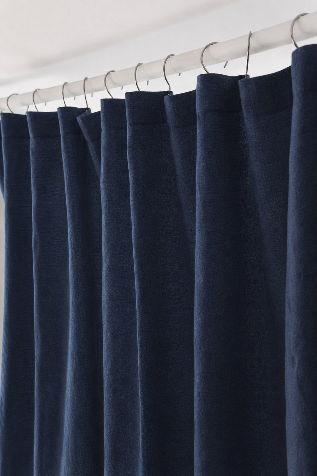 Mitternachtsblauer Leinen-Duschvorhang